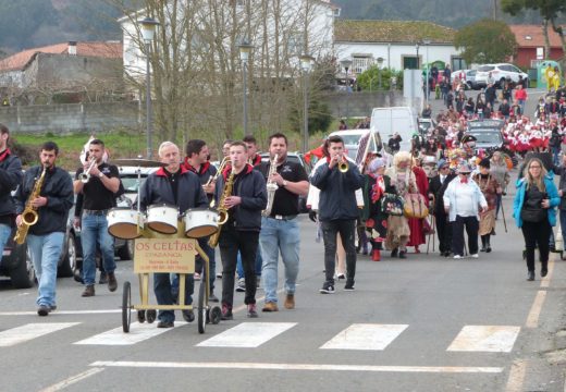 Máis de catrocentas persoas participaron no Concurso de Disfraces de Brión, que puxo o punto e final ao Entroido na comarca